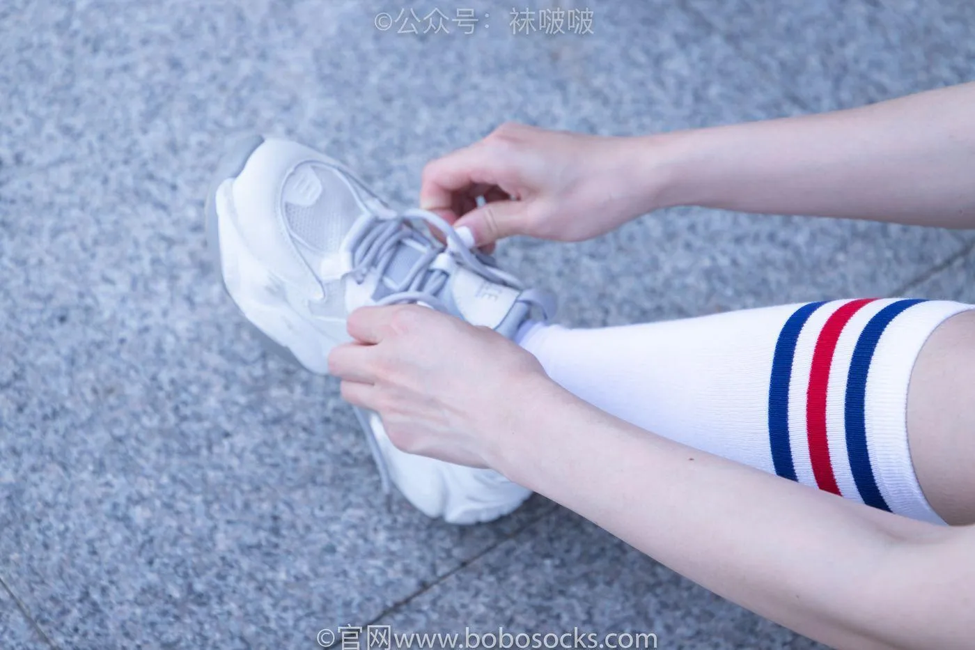 [BoBoSocks袜啵啵]NO.006 小米-运动鞋、白色小腿袜、裸足 [130P]插图8
